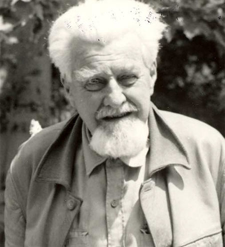 Конрад Цахариас Лоренц (1903 — 1989), выдающийся австрийский учёный, один из основоположников этологии — науки о поведении животных, лауреат Нобелевской премии по физиологии и медицине (1973, совместно с Карлом фон Фришем и Николасом Тинбергеном)
